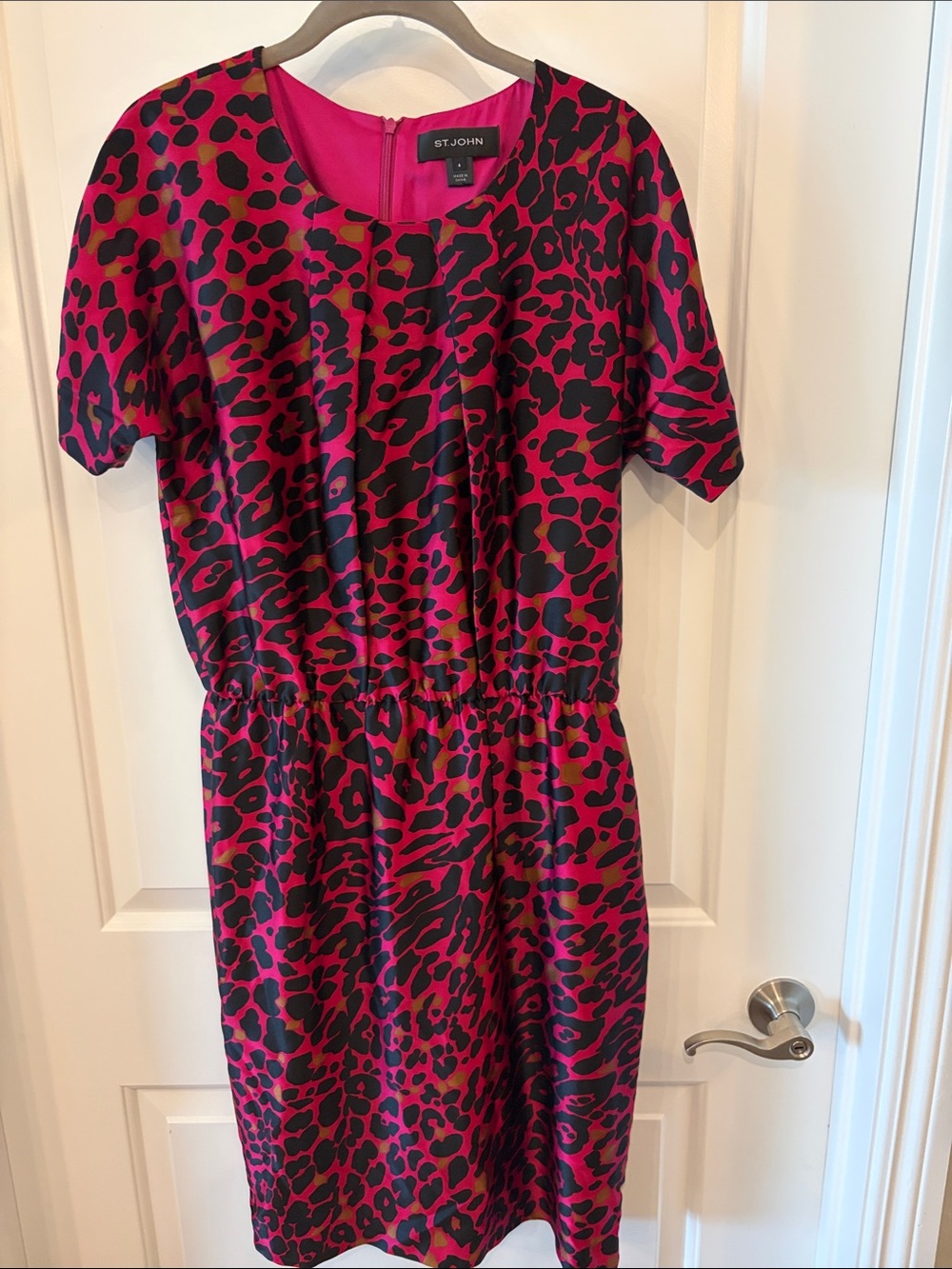 ST JOHN Hot Pink Multi Print Silk animal print dress Sz 6 excellent condition